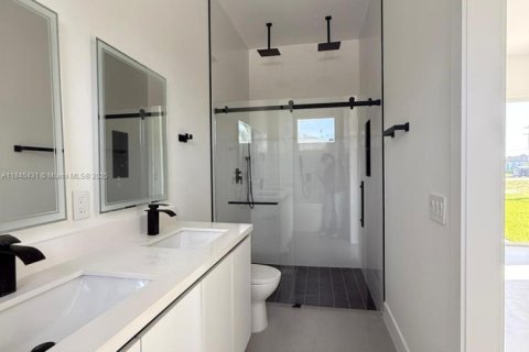 House in Cape Coral, Florida 3 bedrooms, 182.55 sq.m. № 1846040 - photo 20