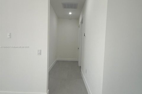 House in Cape Coral, Florida 3 bedrooms, 182.55 sq.m. № 1846040 - photo 16