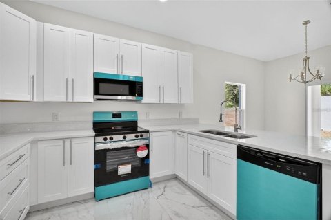 Villa ou maison à vendre à Umatilla, Floride: 4 chambres, 145.2 m2 № 2121944 - photo 2