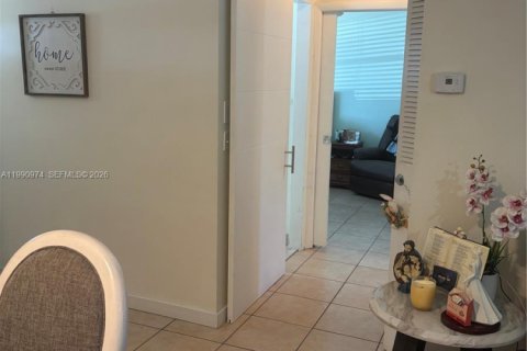 House in West Palm Beach, Florida 2 bedrooms, 84.54 sq.m. № 2052492 - photo 2
