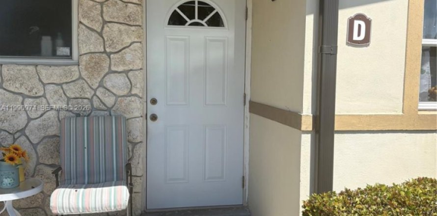 House in West Palm Beach, Florida 2 bedrooms, 84.54 sq.m. № 2052492