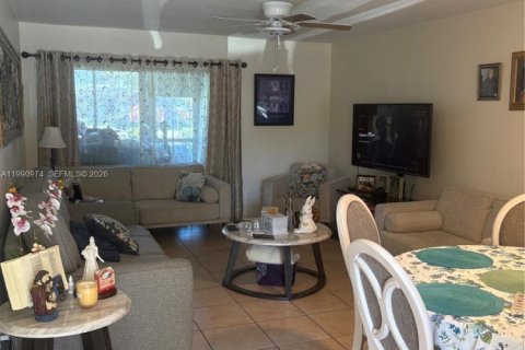 House in West Palm Beach, Florida 2 bedrooms, 84.54 sq.m. № 2052492 - photo 5