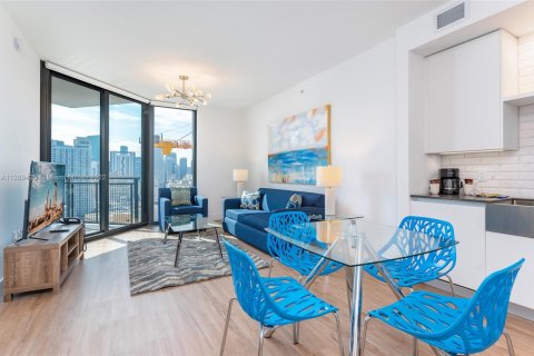 Apartamento en alquiler en Miami, Florida, 1 dormitorio, 111.48 m2 № 1938468 - foto 4