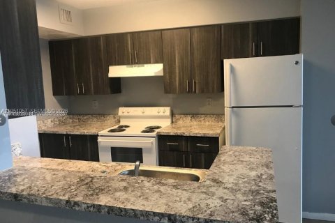 Снять в аренду кондоминиум в Майами, Флорида 2 спальни, 82.4м2, № 2006499 - фото 2