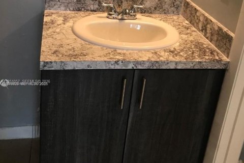 Снять в аренду кондоминиум в Майами, Флорида 2 спальни, 82.4м2, № 2006499 - фото 5