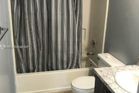 Снять в аренду кондоминиум в Майами, Флорида 2 спальни, 82.4м2, № 2006499 - фото 3