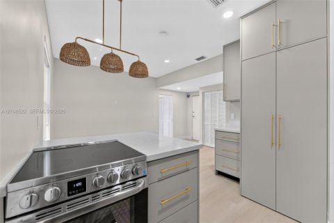 Villa ou maison à louer à Miami, Floride: 10 chambres, 55.74 m2 № 2428233 - photo 10