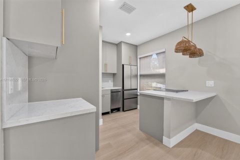 Villa ou maison à louer à Miami, Floride: 10 chambres, 55.74 m2 № 2428233 - photo 8