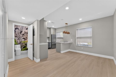 Villa ou maison à Miami, Floride 10 chambres, 55.74 m2 № 2428233