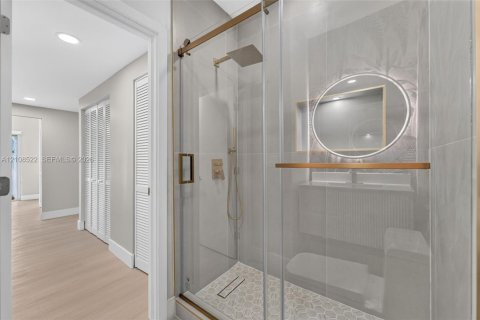 Villa ou maison à louer à Miami, Floride: 10 chambres, 55.74 m2 № 2428233 - photo 13