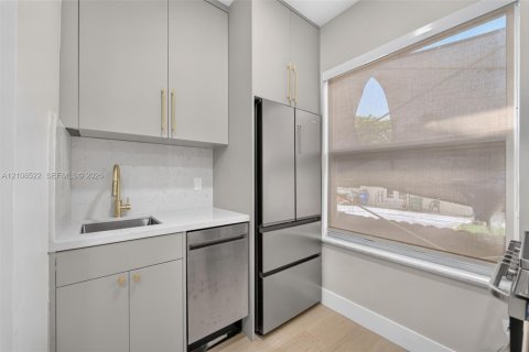 Villa ou maison à louer à Miami, Floride: 10 chambres, 55.74 m2 № 2428233 - photo 9