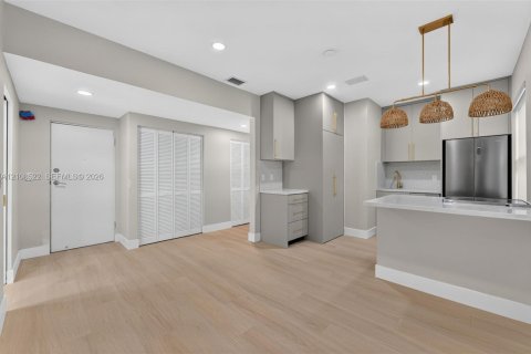 Villa ou maison à louer à Miami, Floride: 10 chambres, 55.74 m2 № 2428233 - photo 6