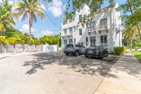 Villa ou maison à louer à Miami, Floride: 10 chambres, 55.74 m2 № 2428233 - photo 20