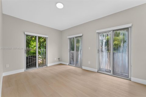 Villa ou maison à louer à Miami, Floride: 10 chambres, 55.74 m2 № 2428233 - photo 14