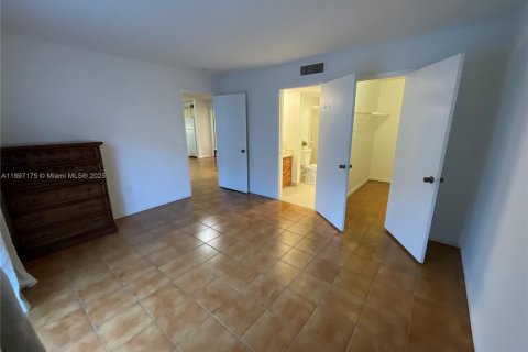 Condo in Miami, Florida, 3 bedrooms  № 1951119 - photo 18