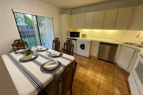 Condo in Miami, Florida, 3 bedrooms  № 1951119 - photo 15