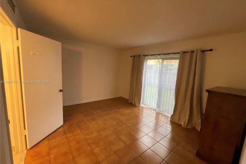 Condo in Miami, Florida, 3 bedrooms  № 1951119 - photo 22