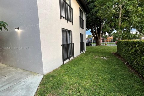 Condo in Miami, Florida, 3 bedrooms  № 1951119 - photo 8