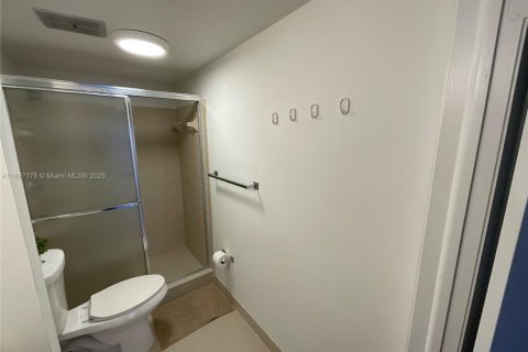 Condo in Miami, Florida, 3 bedrooms  № 1951119 - photo 20