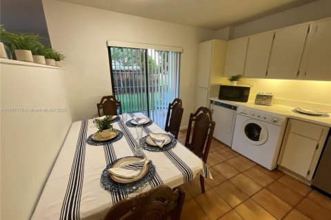 Condo in Miami, Florida, 3 bedrooms  № 1951119 - photo 14