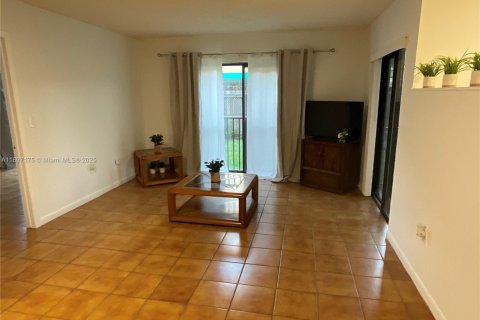 Condo in Miami, Florida, 3 bedrooms  № 1951119 - photo 10