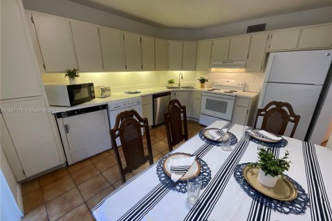 Condo in Miami, Florida, 3 bedrooms  № 1951119 - photo 13