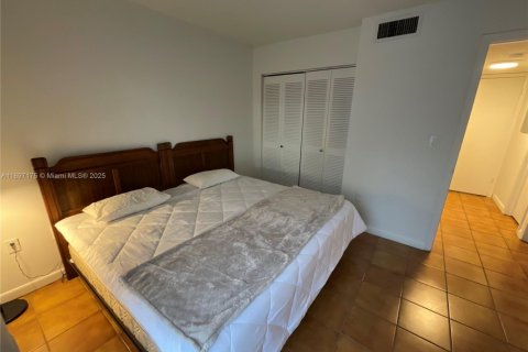 Condo in Miami, Florida, 3 bedrooms  № 1951119 - photo 24