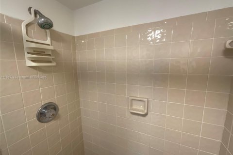 Condo in Miami, Florida, 3 bedrooms  № 1951119 - photo 19