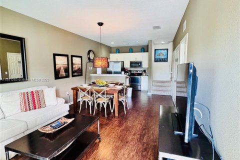 Adosado en venta en Kissimmee, Florida, 3 dormitorios № 1944111 - foto 5