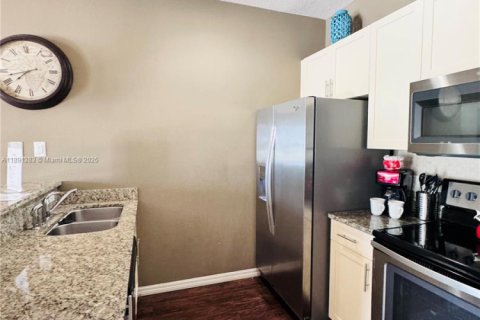 Adosado en venta en Kissimmee, Florida, 3 dormitorios № 1944111 - foto 8