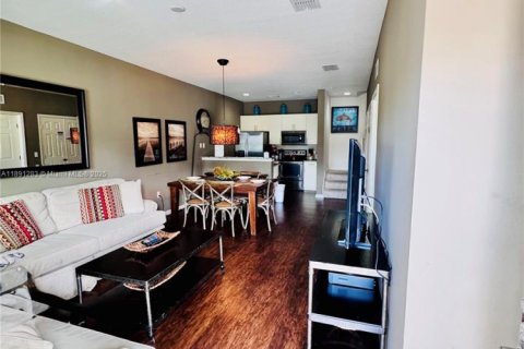 Adosado en venta en Kissimmee, Florida, 3 dormitorios № 1944111 - foto 7