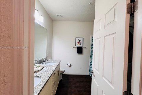 Adosado en venta en Kissimmee, Florida, 3 dormitorios № 1944111 - foto 15