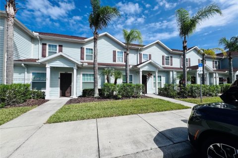 Adosado en venta en Kissimmee, Florida, 3 dormitorios № 1944111 - foto 1