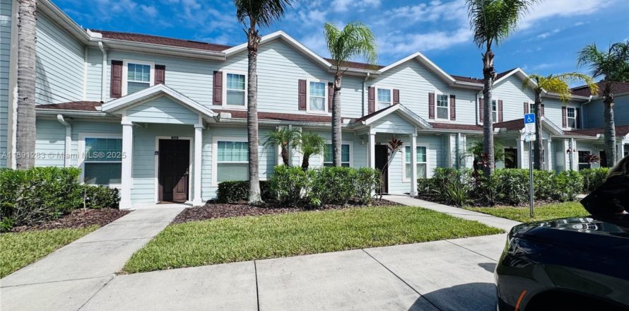 Adosado en Kissimmee, Florida 3 dormitorios № 1944111