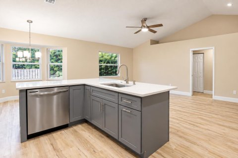 Villa ou maison à vendre à Sebastian, Floride: 3 chambres, 171.78 m2 № 2435503 - photo 12