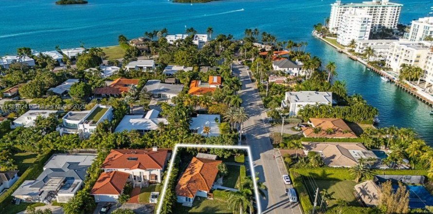 Casa en Bay Harbor Islands, Florida 3 dormitorios, 169.45 m2 № 1932148