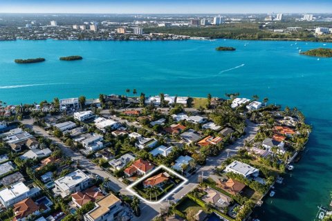 Casa en alquiler en Bay Harbor Islands, Florida, 3 dormitorios, 169.45 m2 № 1932148 - foto 3