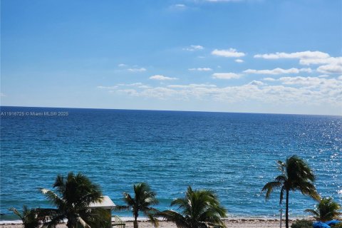 Снять в аренду кондоминиум в Халландейл-Бич, Флорида 2 спальни, 121.89м2, № 1972801 - фото 2