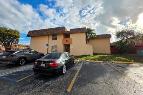 Apartment in Miami, Florida 2 bedrooms, 59.36 sq.m. № 2056856 - photo 1