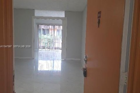 Apartment in Miami, Florida 2 bedrooms, 59.36 sq.m. № 2056856 - photo 2