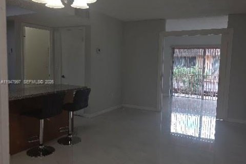 Apartment in Miami, Florida 2 bedrooms, 59.36 sq.m. № 2056856 - photo 3