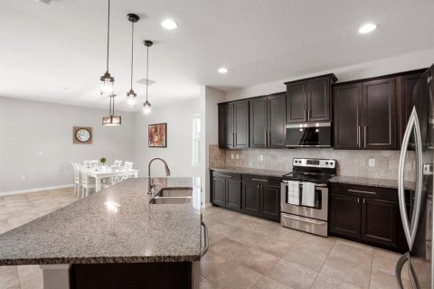 House in Bradenton, Florida 5 bedrooms, 347.92 sq.m. № 1827769 - photo 9