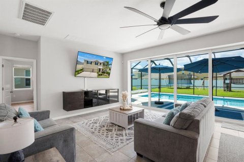 House in Bradenton, Florida 5 bedrooms, 347.92 sq.m. № 1827769 - photo 15