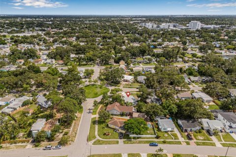House in Saint Petersburg, Florida 3 bedrooms, 109.35 sq.m. № 1843243 - photo 27