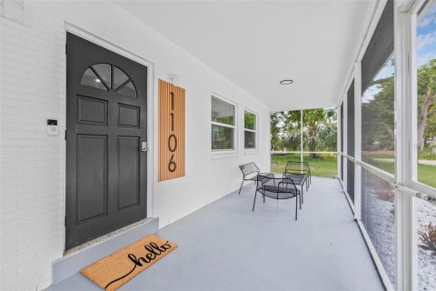 House in Saint Petersburg, Florida 3 bedrooms, 109.35 sq.m. № 1843243 - photo 3