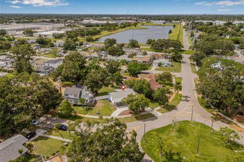 House in Saint Petersburg, Florida 3 bedrooms, 109.35 sq.m. № 1843243 - photo 30