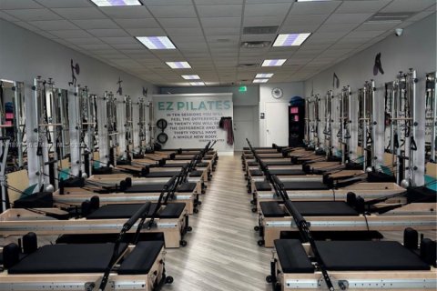 Commercial property in Davie, Florida № 1948800 - photo 1