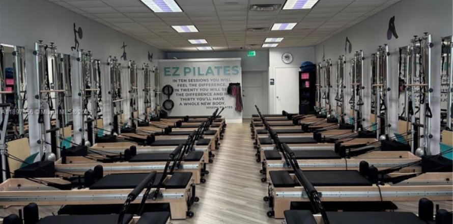 Commercial property in Davie, Florida № 1948800