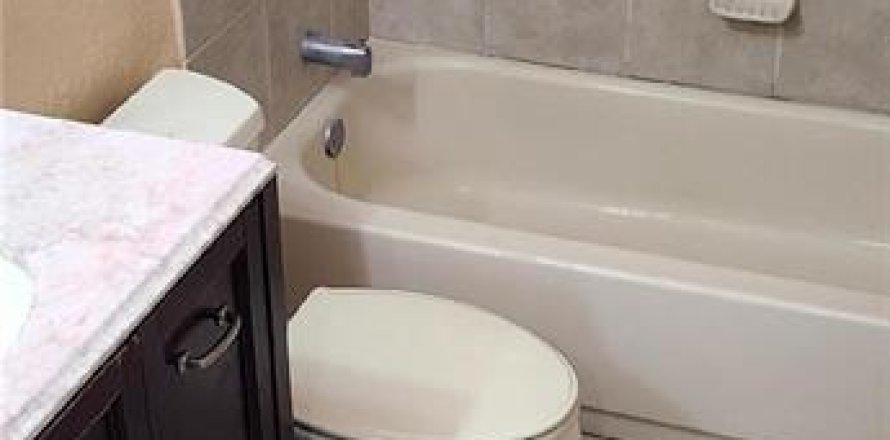 Condominio en Lauderdale Lakes, Florida, 2 dormitorios  № 973117