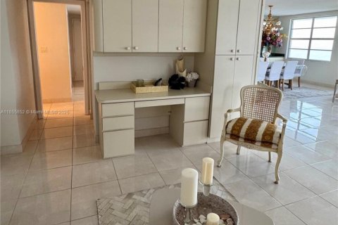 Condominio en venta en Hallandale Beach, Florida, 3 dormitorios, 165.37 m2 № 1880331 - foto 12